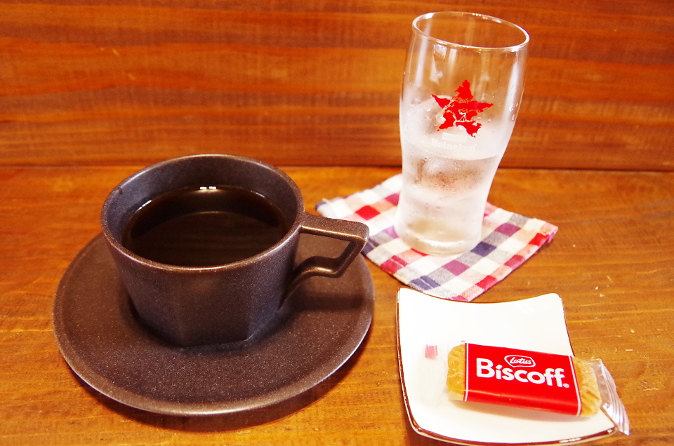 OLIOLI CAFEと折尾図書館